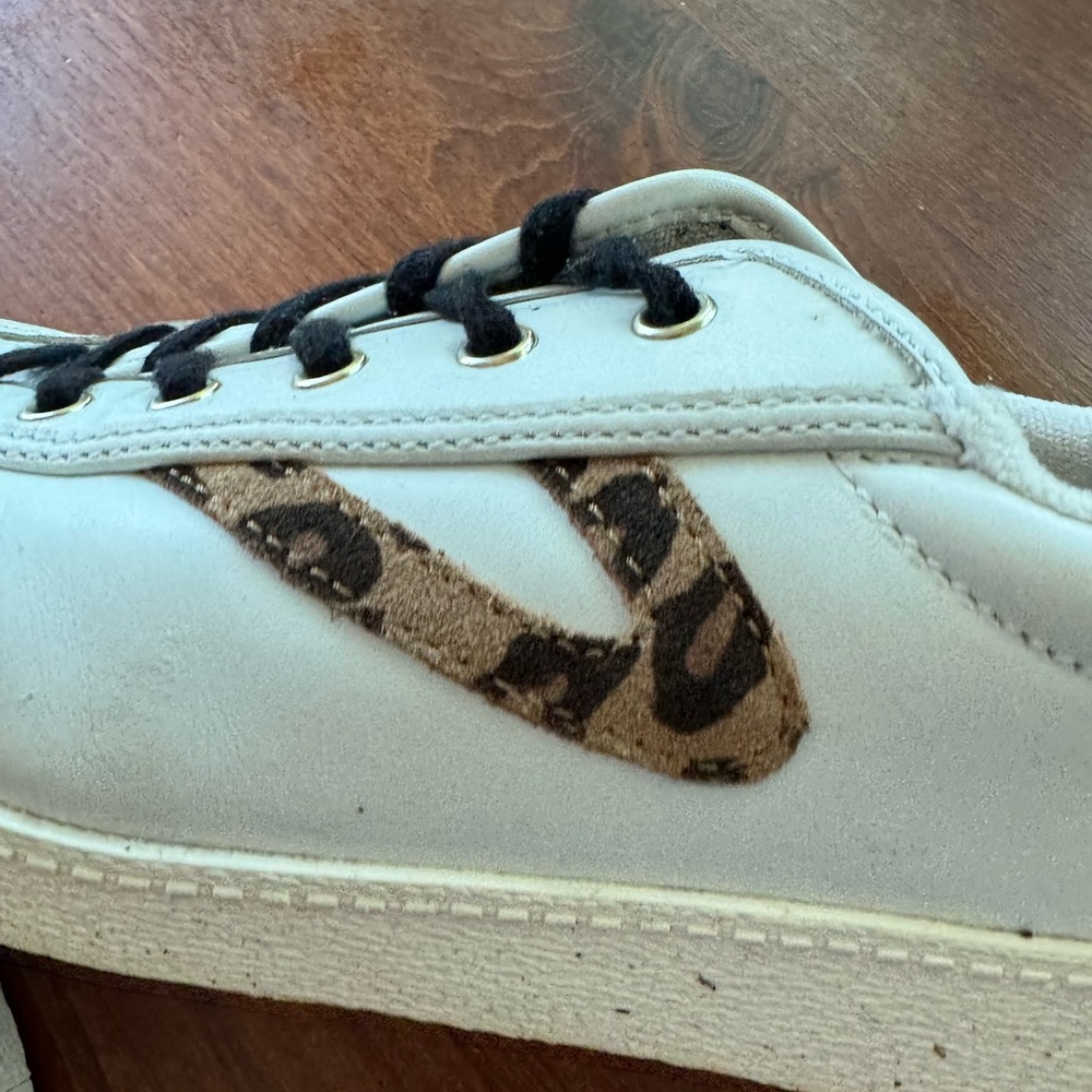 Tretorn Lace up Sneakers. Nylight Leather Size 9